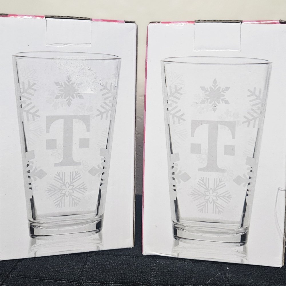 Snowflake Pint Glass Set